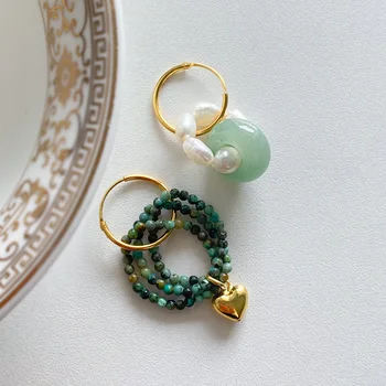 Реколта обеци-сърца от зелен естествен камък, позлатени обеци-халки от сребро 925 проба с истински перли, украсени с мъниста.