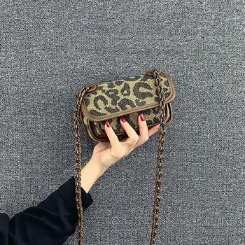 Леопардовый платно подобрена текстура за жени 2023 година, новата есенно-зимна мода малка чанта през рамо във френски стил с едно рамо