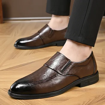Обувки за мъже 2023 модни универсална мъжки Ежедневни обувки на открито заострени Пръсти приплъзване на нисък ток шевни офис кожени обувки човек