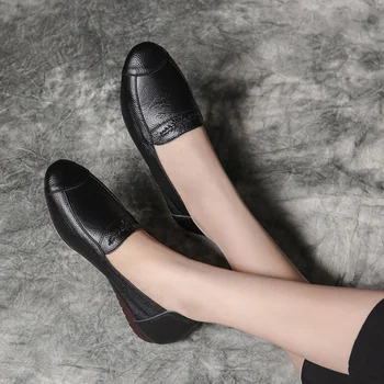 Меки и удобни дамски обувки на нисък ток с плоска подметка за пролетта и есента, с мека подметка. 4765